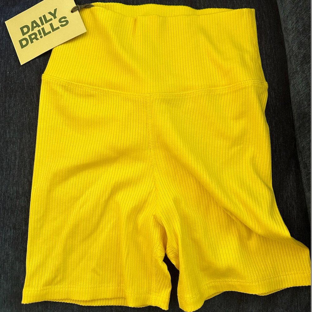 Brand New!! Daily Drills Poppy Shortie Shorts - Size Small
